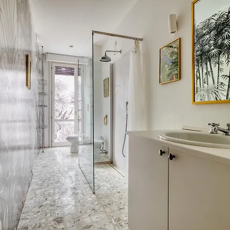 Appartement Quiet Terrace Elegante Milaan