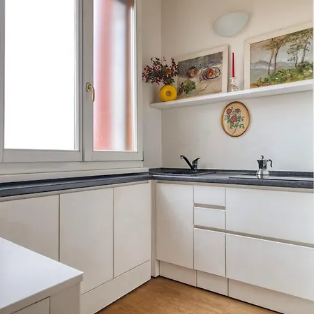 Quiet Terrace Elegante Appartement Milaan