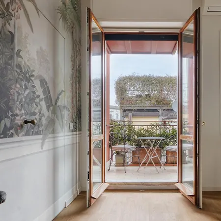 Appartement Quiet Terrace Elegante Milaan