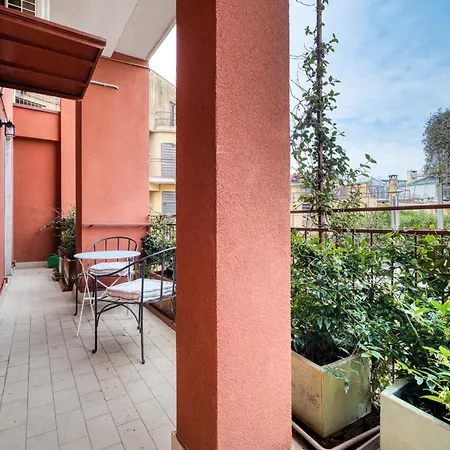 Appartement Quiet Terrace Elegante
